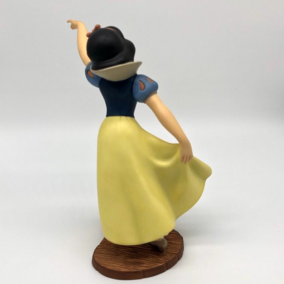 Disney Snow White THE FAIREST ONE OF ALL Figurine - Picture 3 of 6